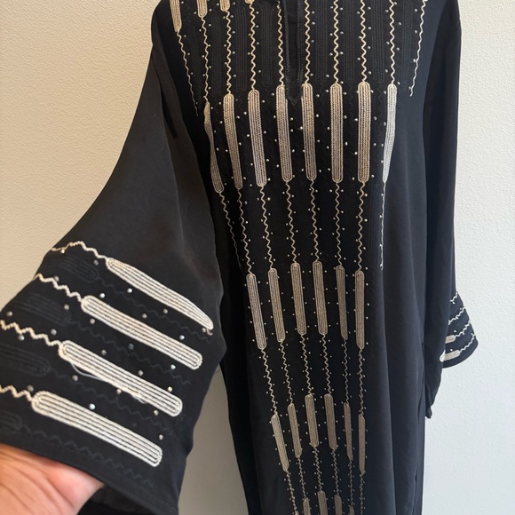 Black embroidered abaya with cream threadwork and embellished detailing. - Picture 3 of 6